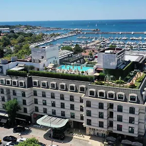 Wyndham Grand Kalamis Marina מלון